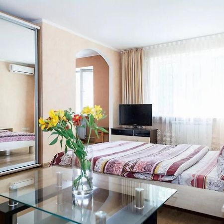 Apartment In Zaporozhye. Antica Zaporizhia Exteriör bild