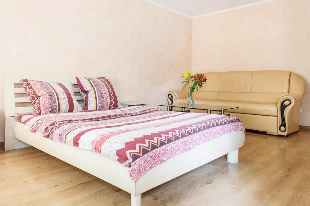 Apartment In Zaporozhye. Antica Zaporizhia Exteriör bild